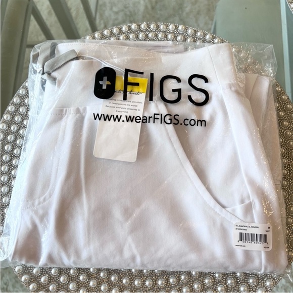 Figs Other - 🤍 FIGS Scrubs White Zamora Joggers Jogger Pants Women NEW NWT MEDIUM SOLD OUT